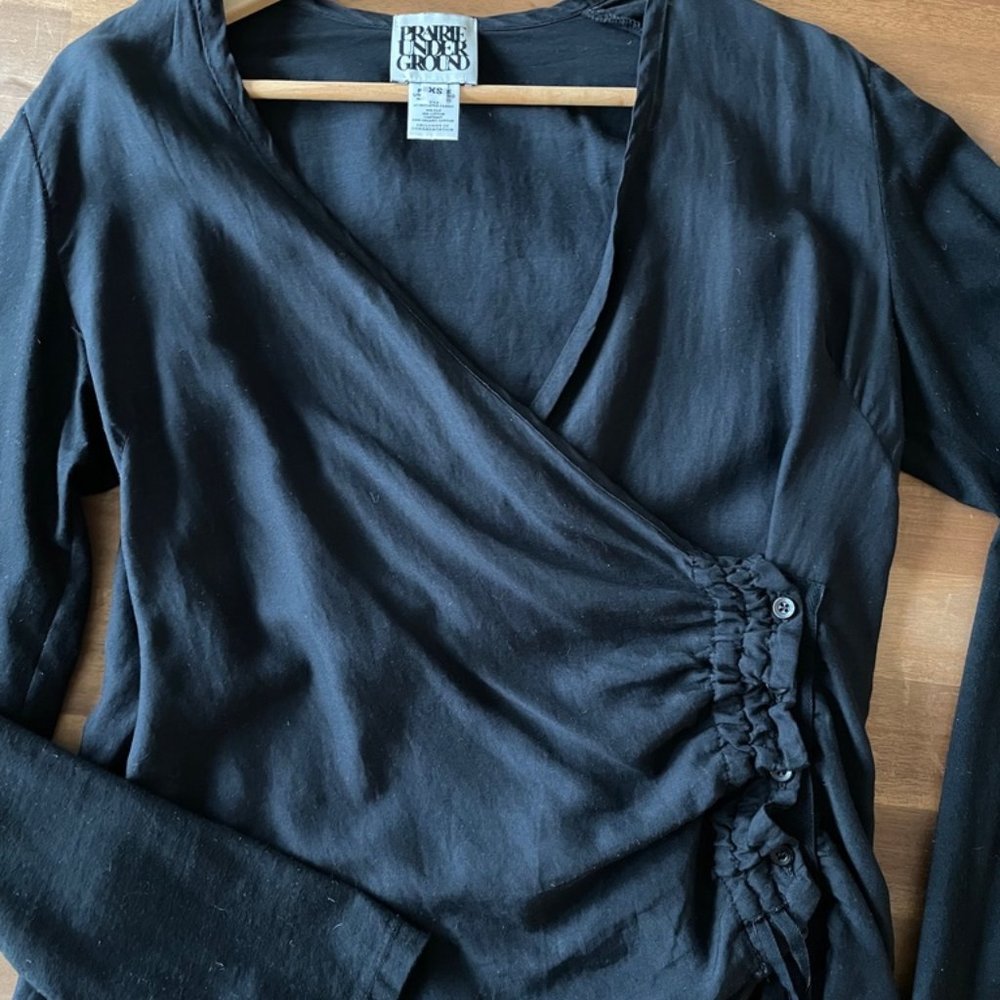 Black asymmetrical wrap around snap top -- Prairie Underground -- XS